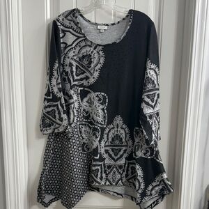 Avenue Black and Gray Knit Top Size 14/16